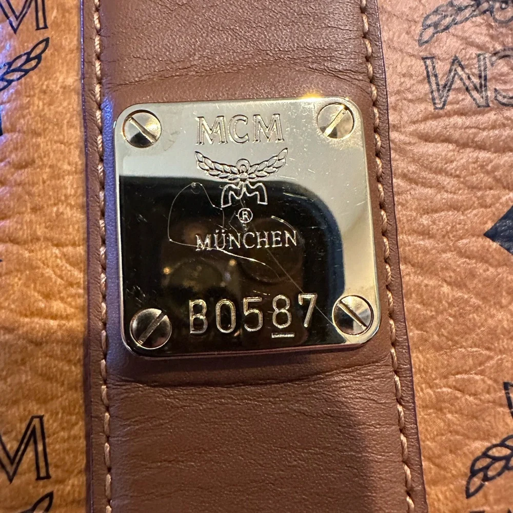 MCM Brown Leather Reversible Tote with Monogram Pattern Medium Size - Picture 9 of 10